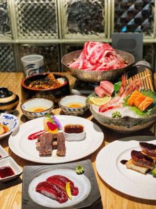日料烧的做法_寿喜烧配饭，大阪烧手食，品味多元文化