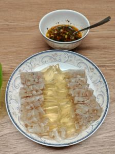 肉冻的做法大全家常_春节美味猪头肉冻，红亮Q弹，家的温暖记忆