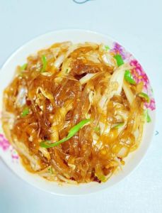 白菜粉条肉的家常做法_东北家常暖心菜