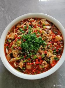 火锅草鱼做法_草鱼清洗腌制做法，香辣出锅