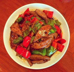 猪肝的正确煮法大全_猪肝冷水泡去腥，香料盐小火煮入味