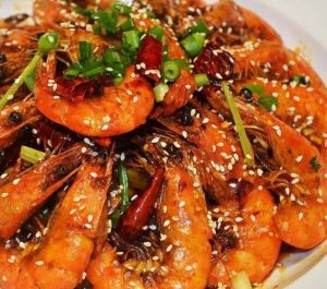 麻辣大虾一般配菜_麻辣大虾，鲜香麻辣，配菜多样，口感互补，家常美味