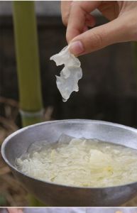 大朵干银耳怎样拆开不碎_干银耳泡发做法及食用禁忌