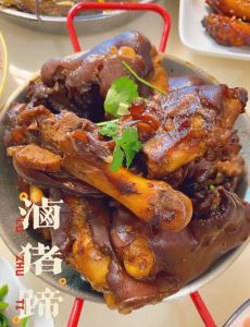 卤猪蹄的正确方法_软糯脱骨，香浓入味
