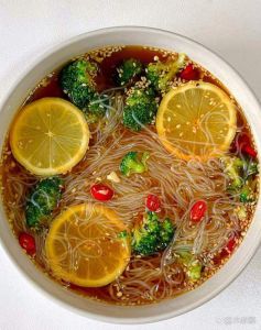 做麻辣香锅粉条焯水几分钟_水70-80℃下锅，透明捞出，炒制裹料，麻辣可调