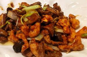 新爆三样是哪三种食材_鲁菜经典，猪肝猪腰猪肉演绎，现配海鲜，火候足味香浓
