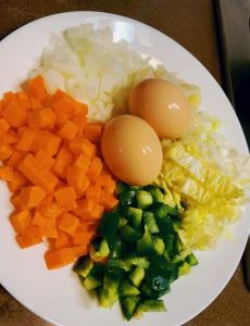 金银花蛋炒饭的家庭做法详解：结合金银花与鸡蛋的健康美味炒饭制作步骤与食材搭配技巧