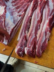 做五花肉买什么肉好_回锅肉选前腿肥瘦层，红烧肉选下五花均衡，口感佳！