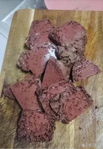 鸡血为什么会凝固_煮鸡血别用开水，加盐温水更嫩滑