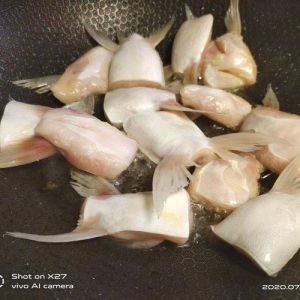 鱼鳍怎么做_鱼鳍香滑营养，简单烹饪美味可口
