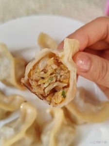 18岁cos天天抠饺子：揭秘传统饺子制作的技艺与风味探索