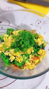 纯素小白菜馅的做法_秋日小白菜饺子，鲜嫩营养做法分享
