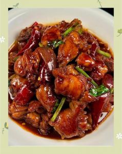 烧鸡公的做法大全家常_焯烫鸡肉保鲜嫩，香料爆炒酱出红油，芋头配菜更美味
