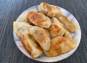 煎饺家常做法速冻饺子_电饼铛煎饺子，外酥里嫩又快捷！