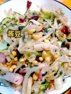 黄豆炒咸菜的家常做法_黄豆炒咸菜，勾起童年咸香回忆的家常菜做法