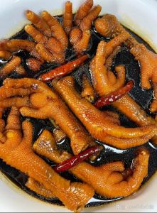 卤鸡爪子的家常做法_焯水冰水处理，香料卤制入味