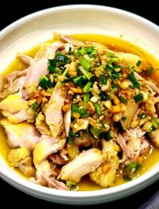 炒鸡腿肉的家常做法_鸡腿肉腌炒家常菜，鲜嫩入味超简单！