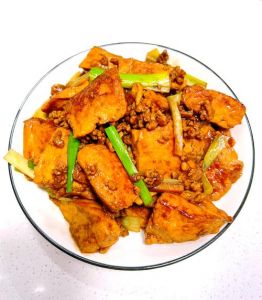 酱炖豆腐的家常做法_沙茶酱炖豆腐，浓郁美味家常菜！