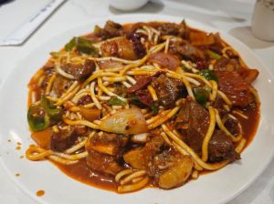 宁夏炒烩羊肉正宗做法_羊杂汤配粉条，香料炒羊肉香浓
