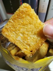 椰蓉黄油饼干的做法_软化黄油做酥松饼干，加蛋筛面要轻柔