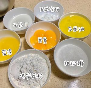 在家烤蛋糕的方法_新手学做戚风蛋糕，松软香甜超简单！
