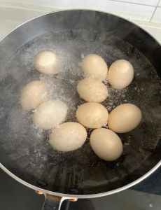 自制茶叶蛋家常做法_自制茶叶蛋，简单美味，早餐好选择！
