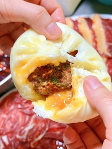 火锅包子的做法大全_鸳鸯馅火锅包子的地道做法