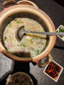 酸菜羊肉家常做法_鲜嫩羊肉配酸爽酸菜，家常美味做法
