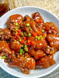 五香扒猪蹄的家常做法_广东清淡版，香料配比关键