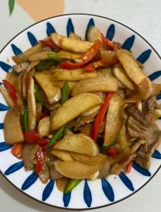 茭白炒肉的家常做法_家常茭白炒肉丝，鲜嫩爽脆美味
