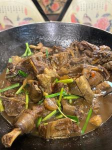 广东焖鹅的正宗做法_香辣酥烂，美味下饭！