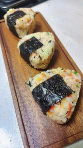 日式三角饭团的做法_选米蒸碾有讲究，创意馅料更美味