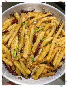 土豆薯条的家常做法_外酥里嫩，在家就能轻松搞定！
