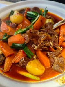 客家炖羊肉正宗做法_客家炖羊肉，暖身去膻，黄酒炖出香浓滋味