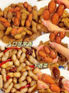 水煮五香花生米的家常做法_水煮花生米，带皮浸泡更入味，香醇美味！
