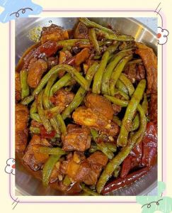 豆棒烧排骨的家常做法_家常豆棒烧排骨，鲜香入味，简单美味！