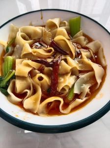 板面最简单做法大全_香辣牛肉板面做法，在家做美味简单