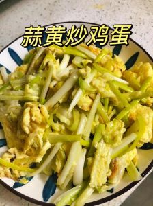 炒蒜黄的家常做法_蒜黄炒猪肉，鲜香爽脆家常菜