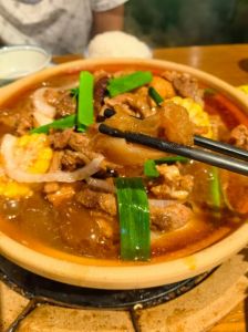 正宗港式牛腩煲做法_酱香软烂，萝卜甜润！