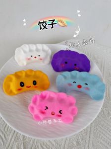 粘土饺子手工制作_捏粘土饺子，百变创意亲子乐！
