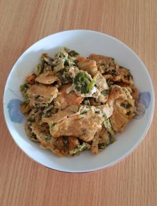 香椿烹蛋的做法_香椿炒蛋，春日时令美味，简单易做