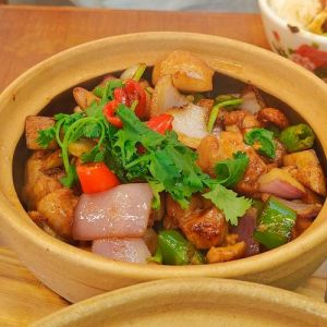 砂锅饭最正宗的做法_腊肠锅巴砂锅饭，香脆营养暖心胃