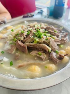 锅仔羊肉的家常做法_地道羊肉锅仔，选对部位用对火候，鲜美软烂！