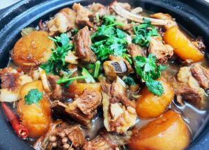 砂锅家常炖羊肉方法_砂锅炖羊肉，冬日暖身家常菜