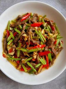 生炒牛肉丝家常做法_嫩滑入味家常菜