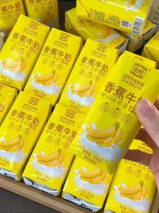 香蕉牛奶的制作方法_香甜丝滑香蕉牛奶，助你放松好睡眠！
