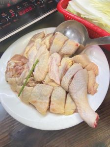 广式鸡火锅的做法大全_清鲜美味，白切鸡配椰子水，广东美食代表！