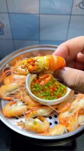 蒸虾需要蒸几分钟_大小虾不同时，鲜嫩弹牙看时间