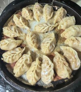 煎饺要先蒸了再煎吗_生煎熟煎怎么做？煎饺蘸料加什么？