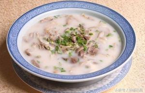 汆水焯水飞水的区别_烹饪中两种不同的食材处理方法